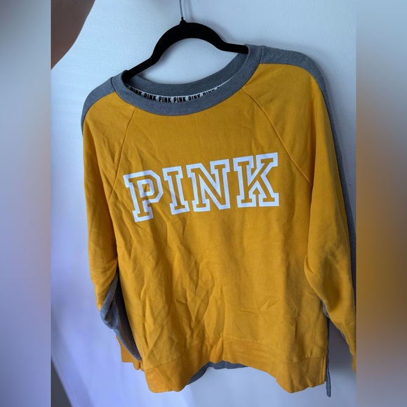 VS PINK crewneck size medium - Picture 5 of 5